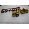Image 1 : Ertl Die Cast Metal Model of a Cat 631E Earth Mover and a Ertl Cultivator