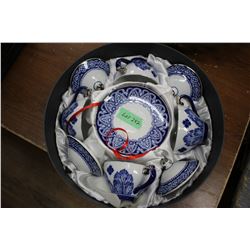 Bombay Tea Service - Set of 4 Cups, Lids and Saucers - In a Round Display Box