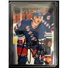 Image 1 : LUC ROBITAILLE SIGNED UPPER DECK HOCKEY CARD