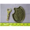 Image 1 : NAUGHTY BRASS ASHTRAY AND 1 FIGURINE