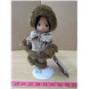 Image 1 : PRECIOUS MOMENTS DOLL OF THE MONTH SULU ESKIMO (DEC. 1990) *10"TALL*