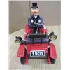Image 2 : VINTAGE 1901 TIN TOY CAR (BATTERY OPERATED) *MADE IN JAPAN* (10" X 9" X 5")