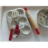 Image 2 : CHILDS VINTAGE WOOD AND ALUMINUM BAKING SET