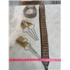 Image 1 : LOT OF ASSORTED ITEMS (AMMUNITION BELT, STIRUP, ETC.)