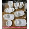 Image 1 : MILK GLASS (FIRE KING GUILDING) *11 PIECES*