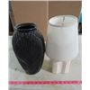 Image 1 : BLACK VASE AND WHITE LAMP