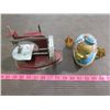 Image 1 : TIN WIND UP DUCK AND METAL SEWING MACHINE