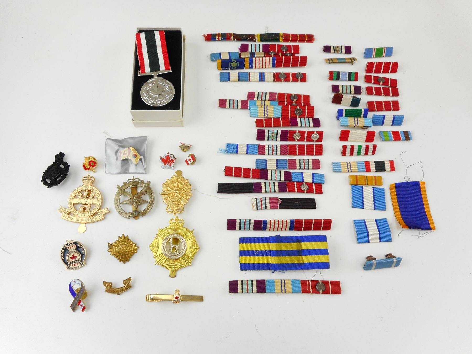 CANADIAN MILITARY MEDAL, RIBBONS, BADGE LOT