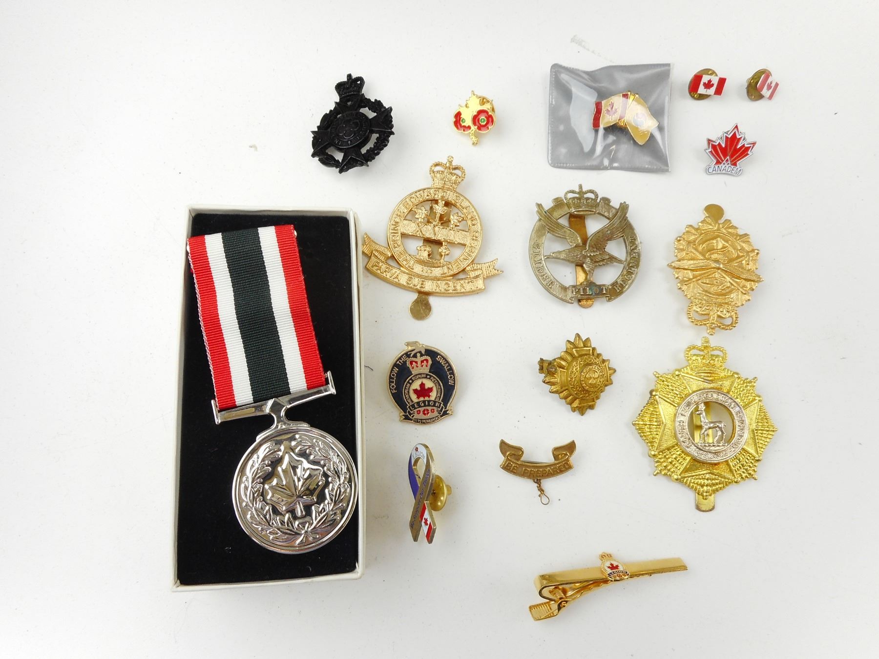 CANADIAN MILITARY MEDAL, RIBBONS, BADGE LOT