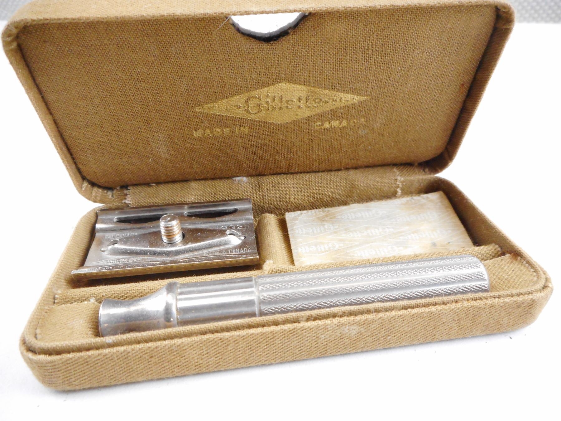 Military Gillette Razor PRE WWII CANADIAN GILLETTE RAZOR - Switzer's Auction & Appraisal Service
