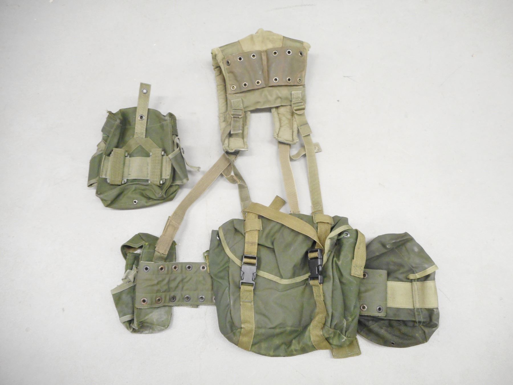 Canadian1982 Pattern Webbing CANADIAN MILITARY 82 PATTERN WEBBING