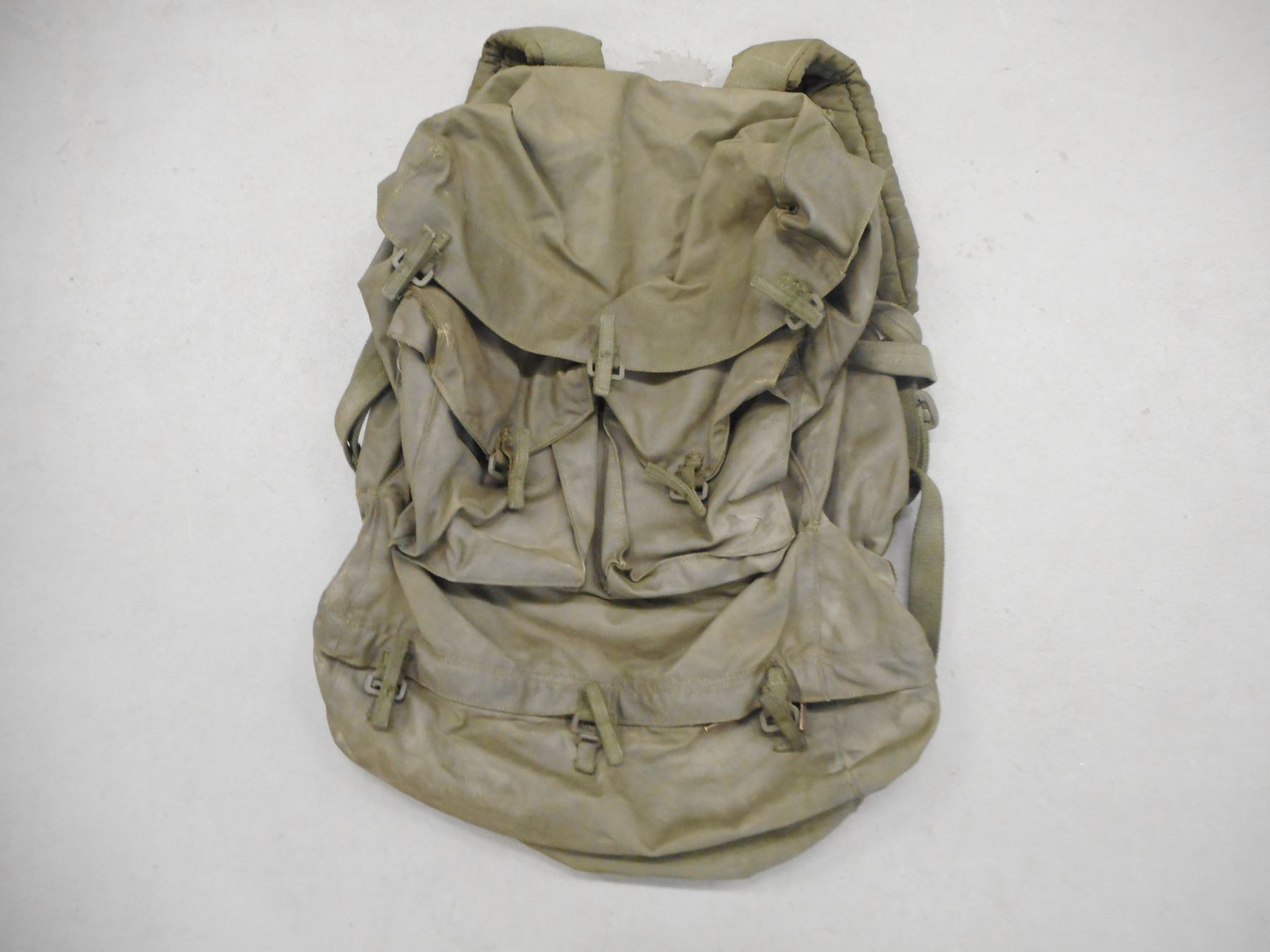 64 Pattern Rucksack CANADIAN MILITARY 64 PATTERN BACK PACK
