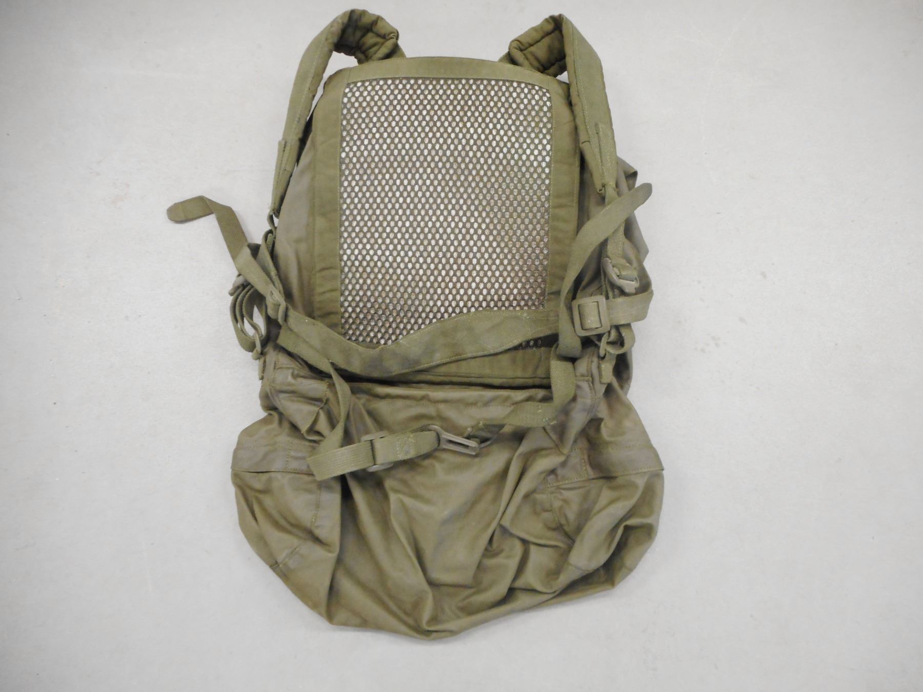 64 Pattern Rucksack CANADIAN MILITARY 64 PATTERN BACK PACK - Switzer's Auction & Appraisal ...