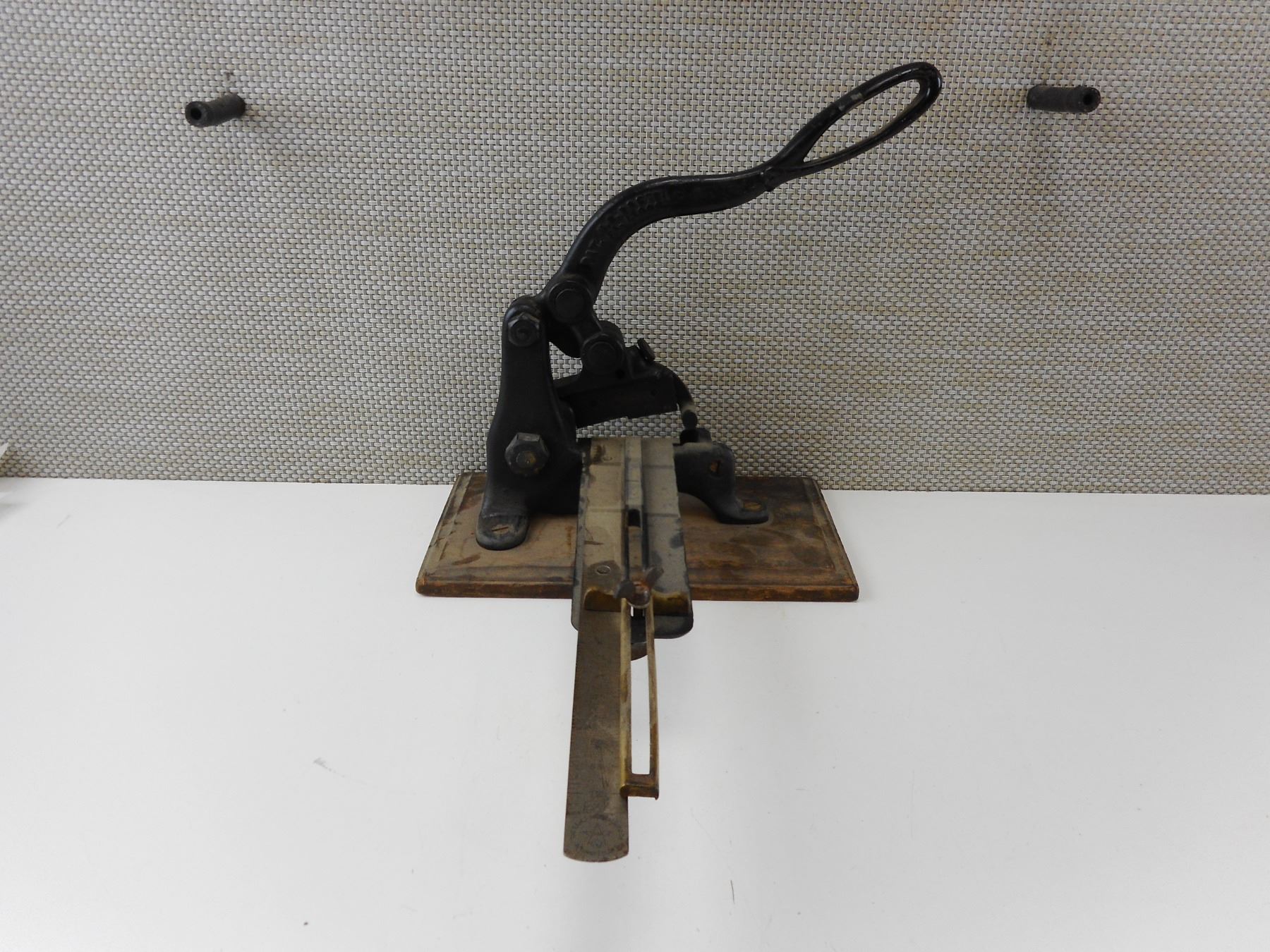 Linotype Machine Slug VINTAGE 1870 LINOTYPE SLUG CUTTER - Switzer's Auction & Appraisal Service