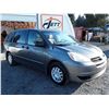 Image 2 : B1 --  2004 TOYOTA SIENNA CE  , Silver , 245112  KM's
