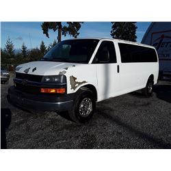 H5 --  2010 CHEVROLET EXPRESS G3500 LT , White , 167179  KM's