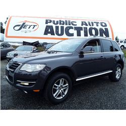 H3 --  2008 VW TOUAREG 2 , Grey , 157414  KM's