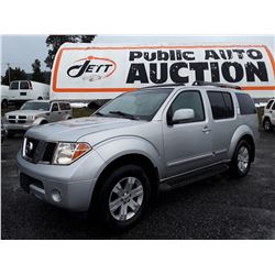 H6 --  2005 NISSAN PATHFINDER LE , Silver , 369137  KM's