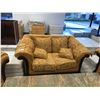 Image 2 : TRADITIONAL GOLD AND MAHOGANY FRAME 3 PIECE SOFA SET