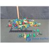 Image 1 : Bag of Plastic Army Men & Cowboy & Indian Figures