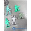 Image 2 : Bag of Plastic Army Men & Cowboy & Indian Figures