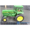 Image 5 : (2) John Deere Tractors