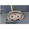 Image 1 : Cast Iron Tractor Seat (Three Circles)
