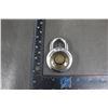 Image 2 : 2 Water Bottles & Combination Lock