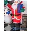 Image 5 : 8' Fan Inflated Light Up Santa Claus