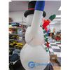 Image 5 : 8' Fan Inflated Light Up Snowman