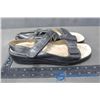 Image 4 : (4) Pairs of Ladies' Sandals