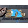 Image 3 : (4) Pairs of Ladies' Sandals