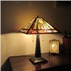 Image 3 : Tiffany-style Victorian 2 Light Table Lamp 16" Wide