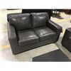 Image 2 : 2 PCE GREY LEATHER UPHOLSTERED SOFA & LOVESEAT SET