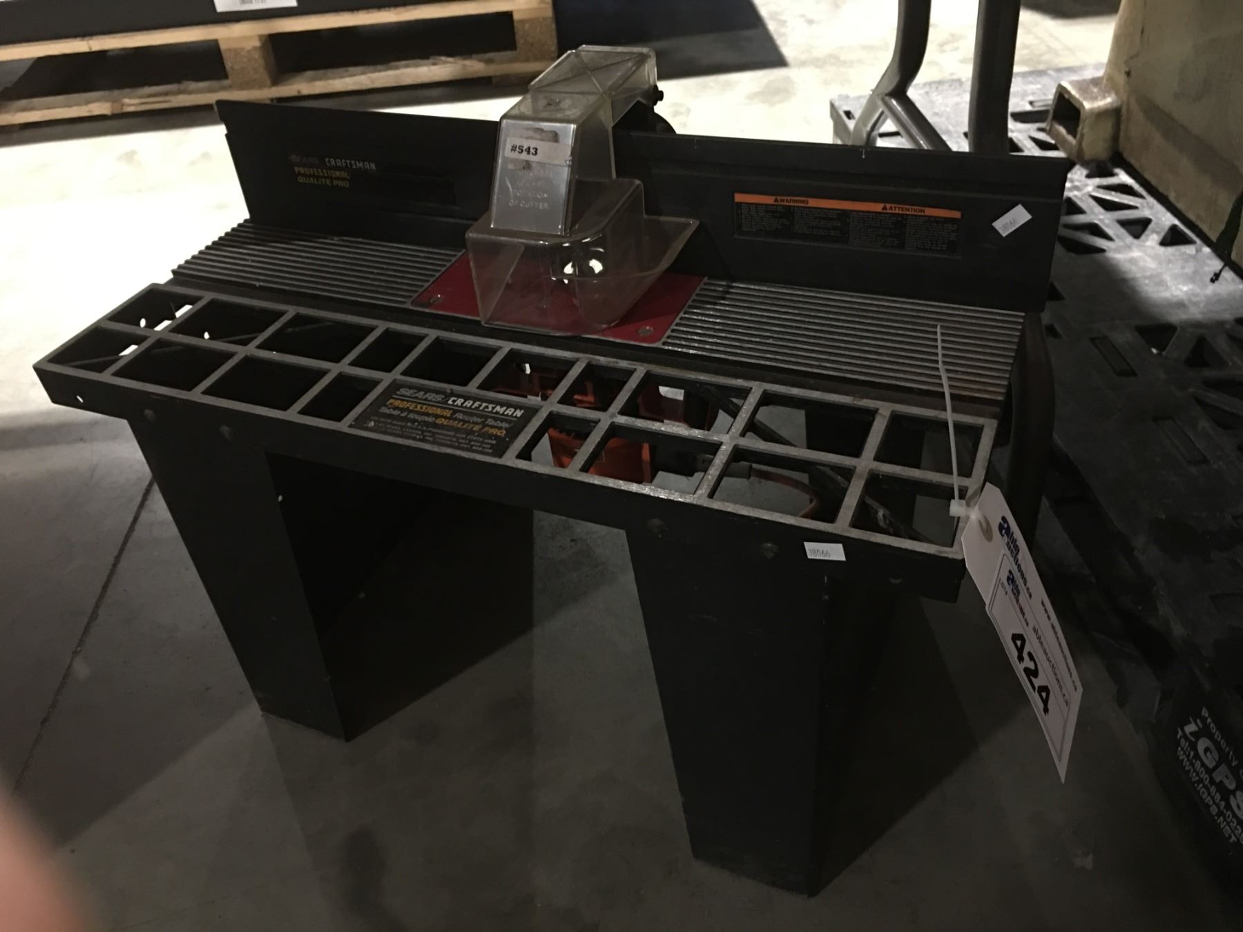 CRAFTSMAN ROUTER TABLE WITH BLACK & DECKER ROUTER