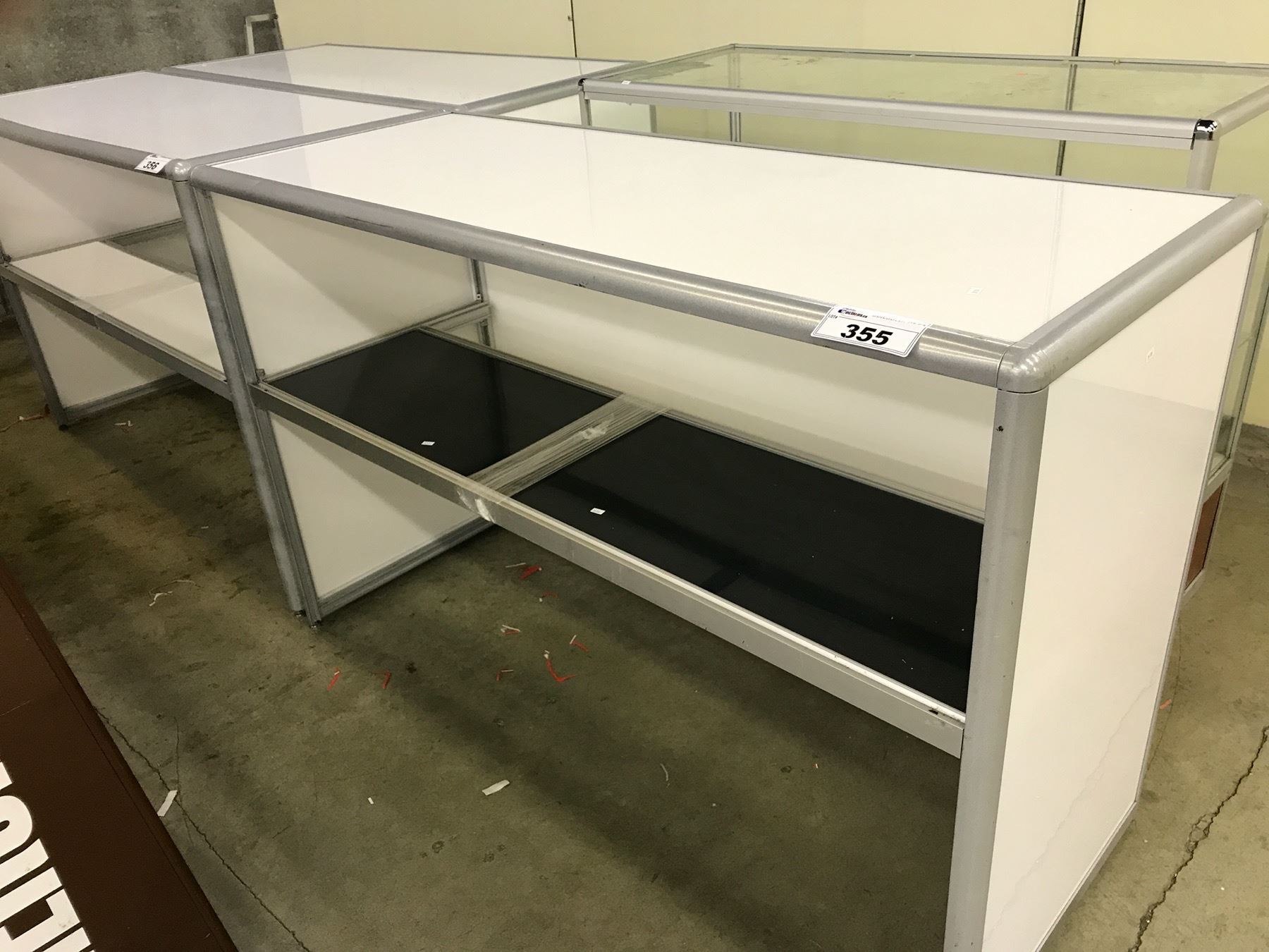 Display Frame Counter WHITE AND METAL FRAME RETAIL DISPLAY COUNTERS