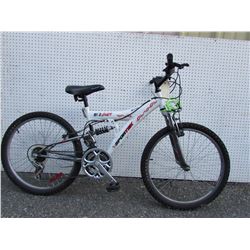WHITE SPORTEK MUD DAWG MOUNTAIN BIKE