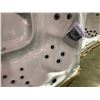 Image 2 : CAL SPA HOT TUB, TRANQUILITY SPAS, STERLING SILVER, ARCY, 84X84 SMOKE BASE, 45 STAINLESS
