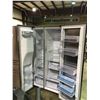 Image 2 : SAMSUNG STAINLESS STEEL SIDE BY SIDE 21.5 CU.FT SHOWCASE REFRIGERATOR WITH WATER AND ICE DISPENSER