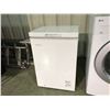 Image 1 : WHITE DANBY DIPLOMATE DCFM036C1WM 3.5 CU FT CHEST FREEZER