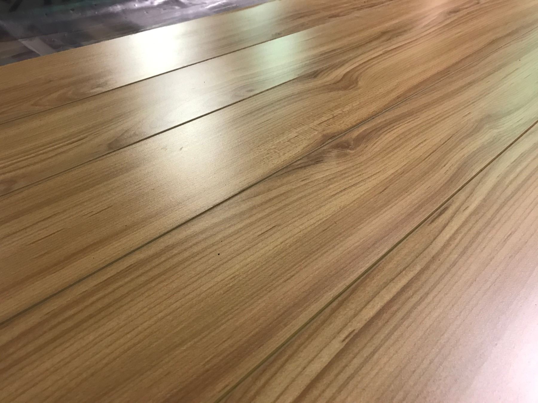 MILA 12MM ANCIENT MAPLE GLUELESS LAMINATE FLOORING MILA 12MM ANCIENT MAPLE GLUELESS LAMINATE FLOORING