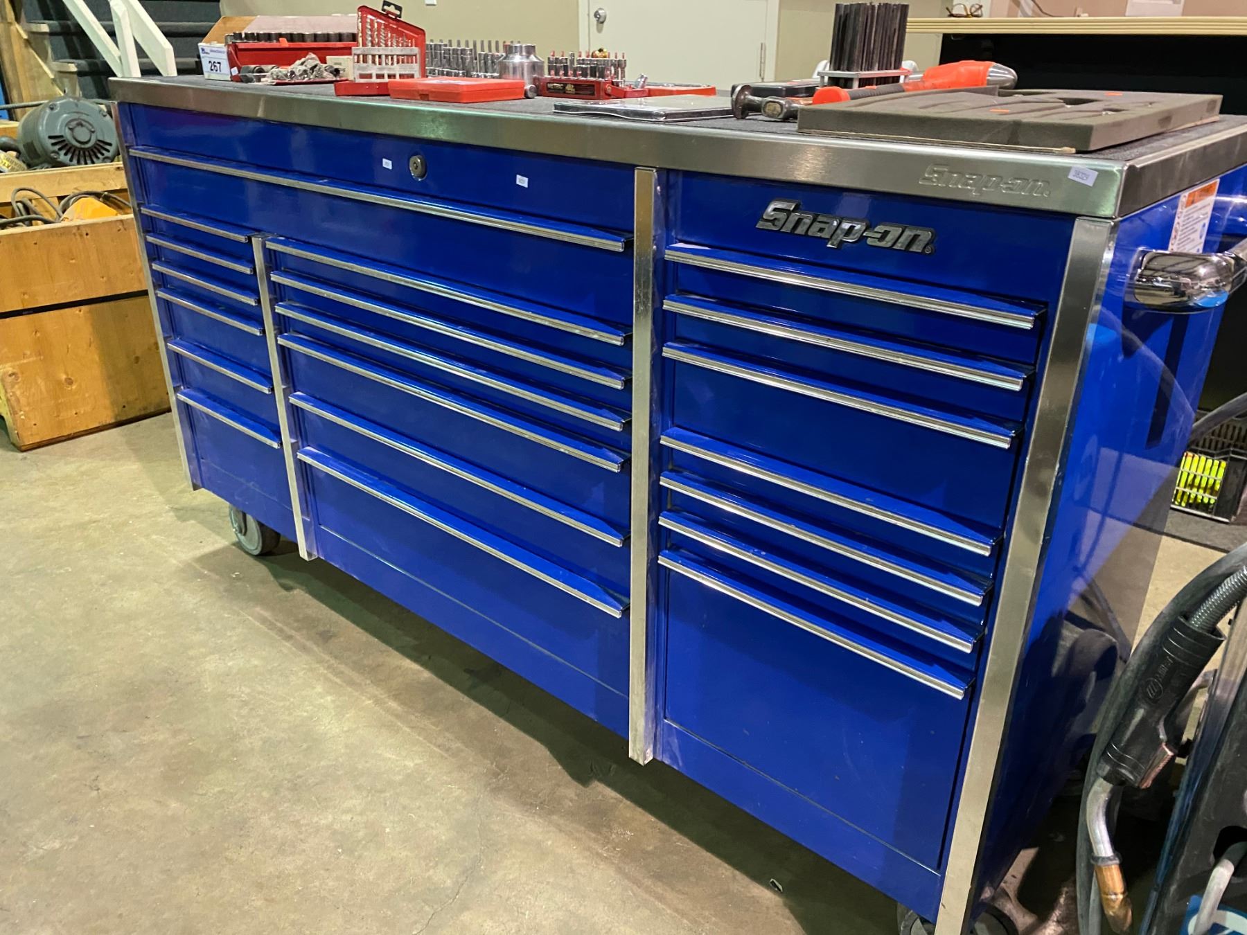 Blue snap on tool box Clearance