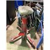 Image 1 : RED 1/2 TON HYDRAULIC TELESCOPIC TRANSMISSION JACK