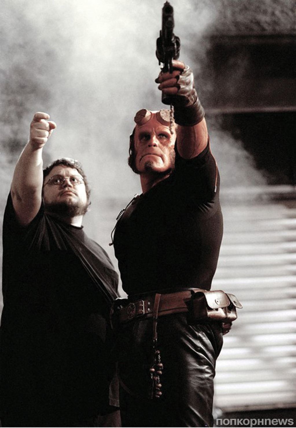 Ron Perlman 'Hellboy' shirt, stunt Samaritan gun & tracer bullet on ...