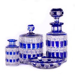 A crystal poudreuse set.