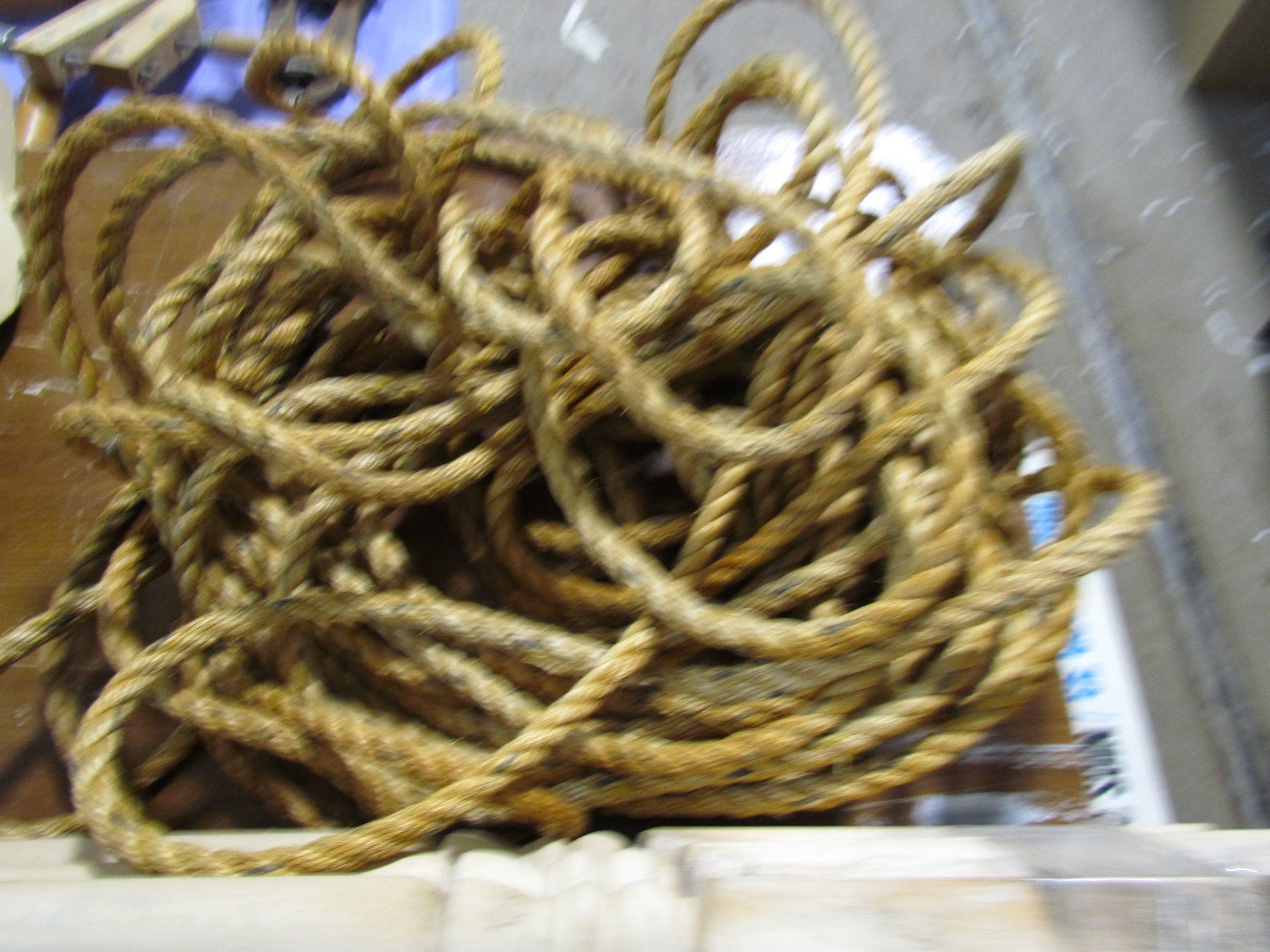 16 WOODEN SPINDLES (36 INCH) AND ROPE