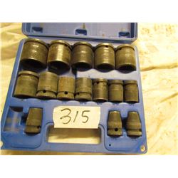 16 PIECE 1/2  DRIVE SOCKET SET (9/16 MISSING)