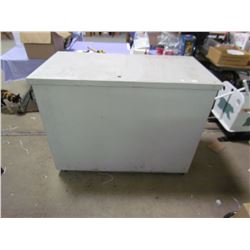 TOOL BOX W/ PLYWOOD LIFT TOP 49WX25D38H