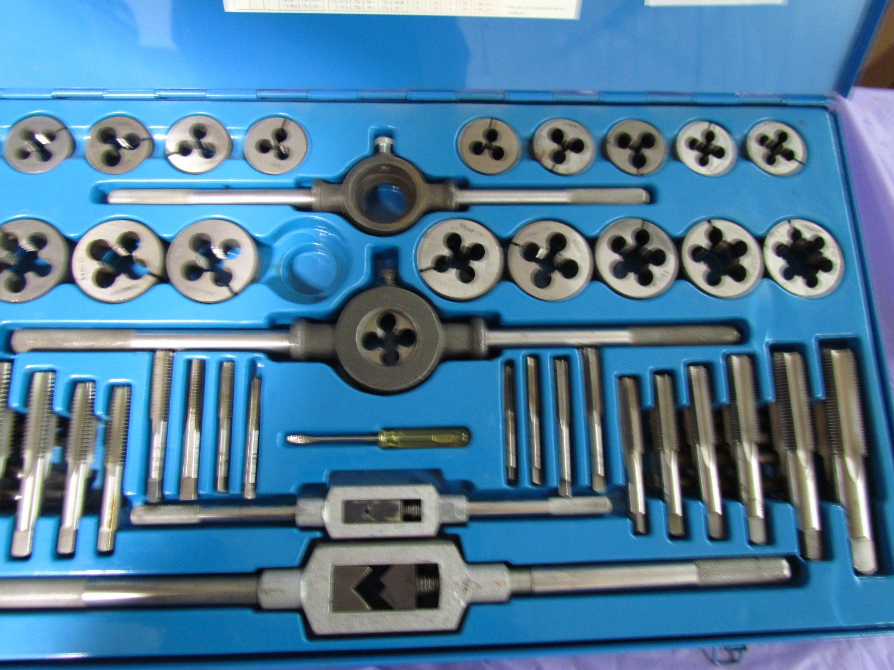 TAP AND DIE SET ( 45 PIECES) *ITC*