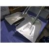 Image 2 : 4 ALUMINUM SHOVELS